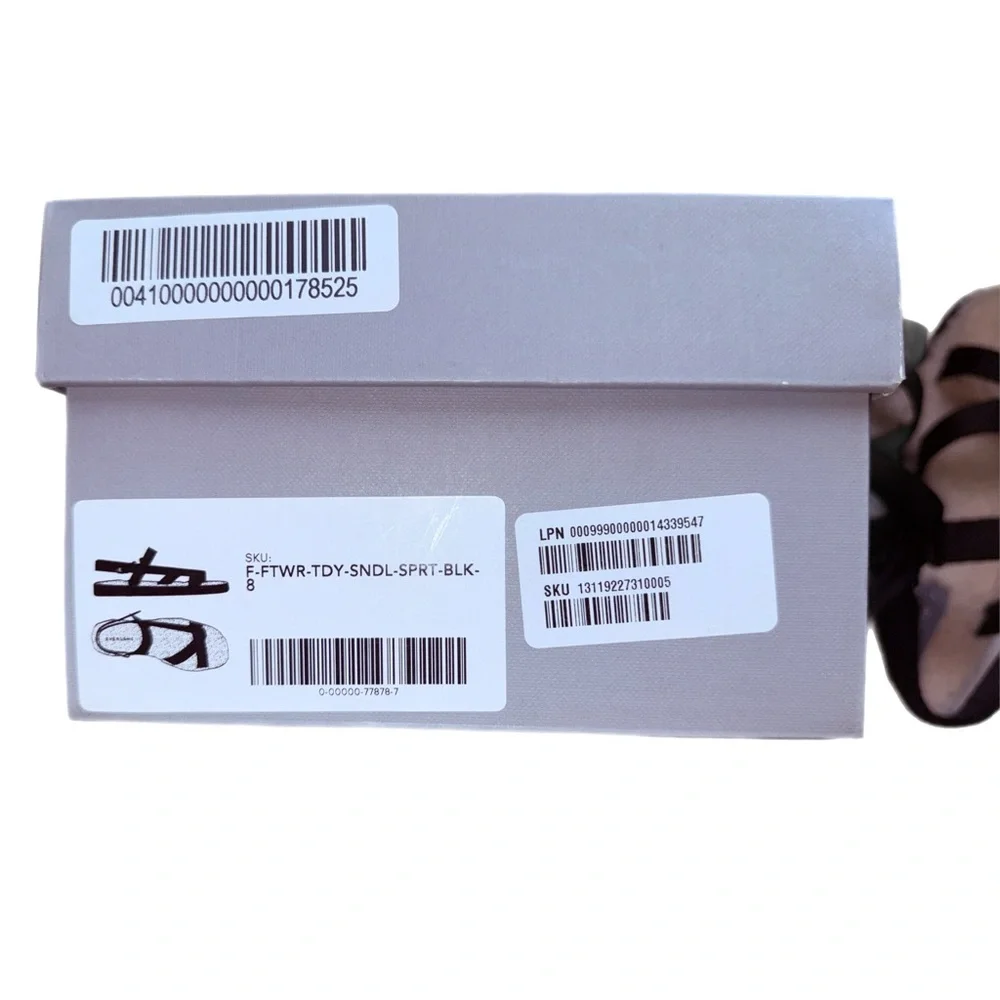 Everlane - Faux Fur Lined Sport Sandals - Black Straps‎ - Size 8 - Picture 9 of 11